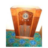 VINTAGE ZENITH FLOOR RADIO/NOT WORKING /SEE DESC*