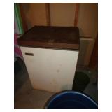 SMALL CHEST FREEZER / BM / SEE DESCR*