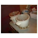 2 - CROCK POTS / G 2 - CROCK POTS / G