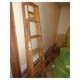 6' WOOD STEP LADDER / G 6' WOOD STEP LADDER / G