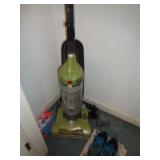 HOOVER VAC W ATTACHMENTS / FRT CL HOOVER VAC W ATTACHMENTS / FRT CL