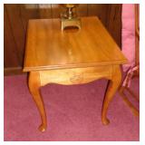 OAK SIDE TABLE / QUEEN ANNE STYLE / RR OAK SIDE TABLE / QUEEN ANNE STYLE / RR