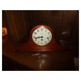 HOWARD MILLER MANTLE CLOCK / W KEY / RR HOWARD MILLER MANTLE CLOCK / W KEY / RR