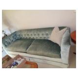 COUCH 28'T X 33' W X 82' L / LR COUCH 28'T X 33' W X 82' L / LR
