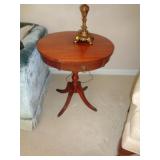 SIDE TABLE ROUND / BRASS CLAW FEET / HAS DRAWER SIDE TABLE ROUND / BRASS CLAW FEET / HAS DRAWER