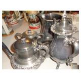 LOT OF SILVERPLATE ITEMS / G LOT OF SILVERPLATE ITEMS / G