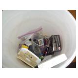 BUCKET OF HARDWARE / UT BUCKET OF HARDWARE / UT