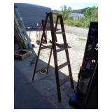 6' WOOD STEP LADDER / RW 6' WOOD STEP LADDER / RW
