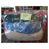 2 - QUEEN BLANKETS & 1 THROW BLANKET 2 - QUEEN BLANKETS & 1 THROW BLANKET