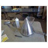 BIG STRAINERS & KITCHENWARE / UT BIG STRAINERS & KITCHENWARE / UT