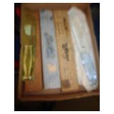 3 - GLASS CAKE KNIVES / SOME CHIPS 3 - GLASS CAKE KNIVES / SOME CHIPS