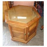 OCTAGONAL GLASS TOP SIDE CABINET 21' T X 24' W OCTAGONAL GLASS TOP SIDE CABINET 21' T X 24' W