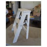SMALL WOOD STEP LADDER / RW SMALL WOOD STEP LADDER / RW