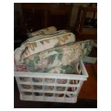 CHAIR CUSHIONS & CRATE / UT CHAIR CUSHIONS & CRATE / UT