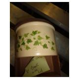 NEW ROSEVILLE POTTERY CROCK W LID 1QT