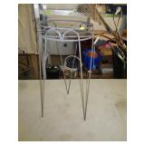 METAL PLANT STAND