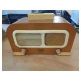 VINTAGE PHILCO TUBE RADIO