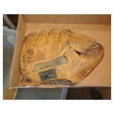 BASEBALL GLOVE BASEBALL GLOVE