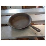 HECHO 10' CAST IRON SKILLET HECHO 10' CAST IRON SKILLET