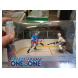 1998 HOCKEY FIGURES - GRETZKY & BURE 1998 HOCKEY FIGURES - GRETZKY & BURE