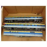3 - MODEL TRAIN CARS - 1 MISSING WHEELS 3 - MODEL TRAIN CARS - 1 MISSING WHEELS