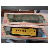 2 - MODEL TRAIN CARS 2 - MODEL TRAIN CARS