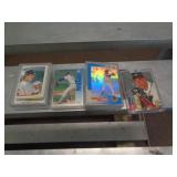 LOT OF BASEBALL CARDS LOT OF BASEBALL CARDS