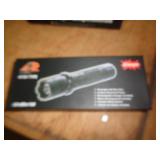 STUN GUN / FLASHLIGHT - BLACK STUN GUN / FLASHLIGHT - BLACK