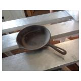 8' CAST IRON SKILLET 8' CAST IRON SKILLET