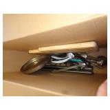 LOT OF KITCHEN ITEMS / UT LOT OF KITCHEN ITEMS / UT