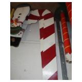 2 - WOOD CANDY CANE XMAS YARD DECOR / LW 2 - WOOD CANDY CANE XMAS YARD DECOR / LW
