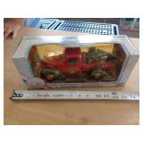 SANTA TREE FARM 1:18 SCALE TRUCK SANTA TREE FARM 1:18 SCALE TRUCK