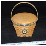 2005 LONGABERGER BASKET  / BEE