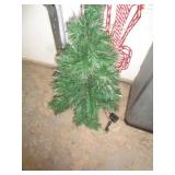 31' TALL LIGHTED XMAS TREE / RW