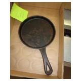 SKOOKIE 7' CAST IRON SKILLET