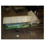 VINTAGE TIN METAL HOUSE / POSSIBLY MARX / LW