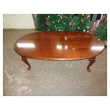 COFFEE TABLE / QUEEN ANNE STYLE 17'T X 26'WX51'L