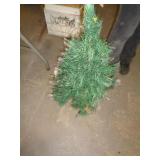 31' TALL LIGHTED XMAS TREE / RW