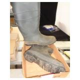 RUBBER MUCK BOOTS SZ 13