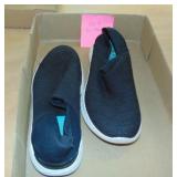 SKETCHERS YOUTH SHOES SZ 9