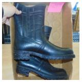 WATER PROOF BOOTS SZ 8