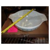 PYREX 8 1/2' 2 1/2 QT BOWL BLUE SNOWFLAKE PYREX 8 1/2' 2 1/2 QT BOWL BLUE SNOWFLAKE