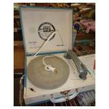 KIDDIE PHONOGRAPH / NEEDS REPAIR KIDDIE PHONOGRAPH / NEEDS REPAIR