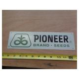 METAL SIGN 3 1/4' X11 3/4' PIONEER BRAND SEEDS METAL SIGN 3 1/4' X11 3/4' PIONEER BRAND SEEDS