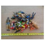 MIXED TOY FIGURES MIXED TOY FIGURES