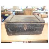 HEAVY WOOD TOOL BOX 10'TX22'LX14'w HEAVY WOOD TOOL BOX 10'TX22'LX14'w