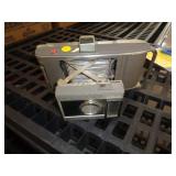 VINTAGE POLAROID CAMERA VINTAGE POLAROID CAMERA