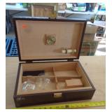 CIGAR HUMIDOR W CRYSTAL COGNAC GLASSES CIGAR HUMIDOR W CRYSTAL COGNAC GLASSES
