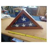 CLOTH AMERICAN FLAG IN WOOD CASE CLOTH AMERICAN FLAG IN WOOD CASE