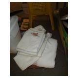 BATHROOM TOWELS / UT